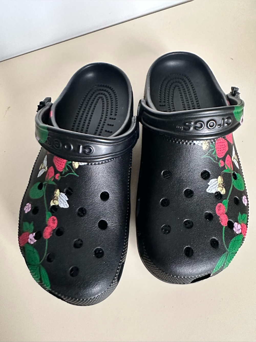 CROCS Classic Berries & Bees Clog - Black